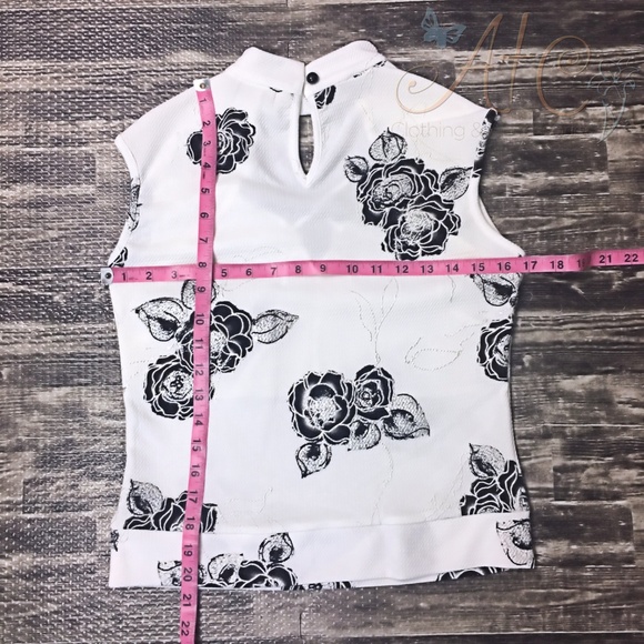 A2 Route 3 White and Black Floral Foil Choker Top - Picture 4 of 8